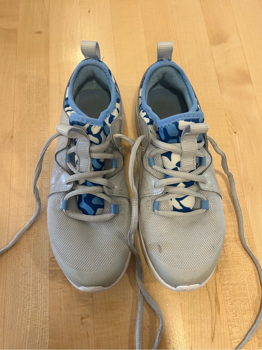 Under Armour Tie Sneakers